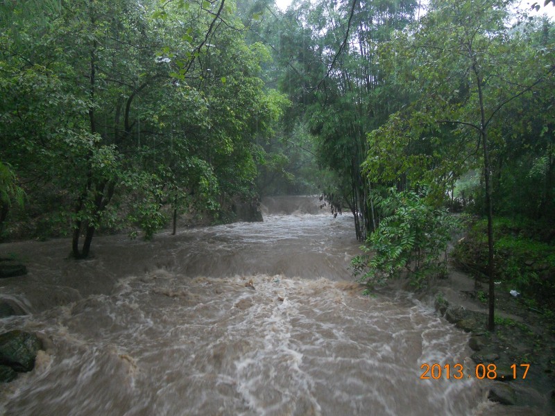 台风过后继续溯溪源