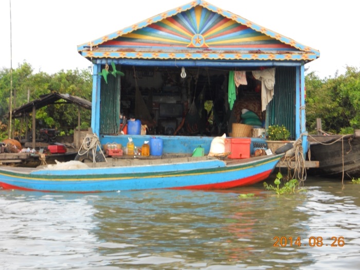 洞里萨湖水上村