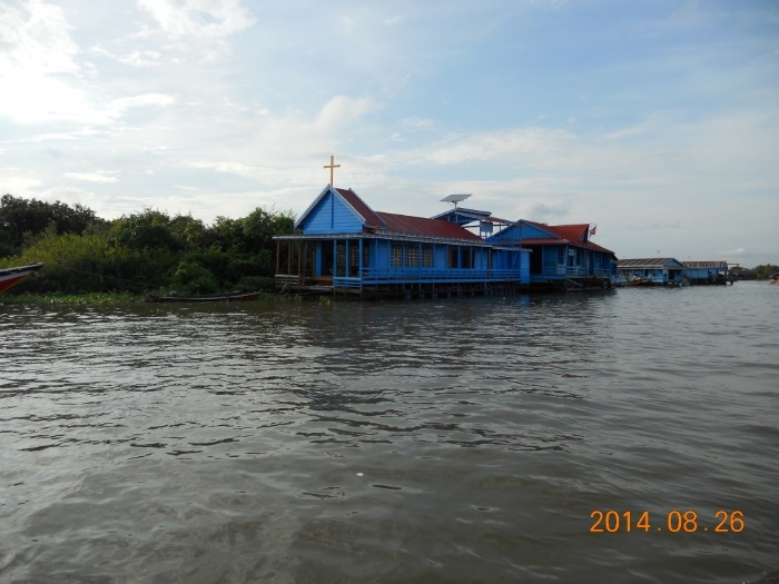 洞里萨湖水上村