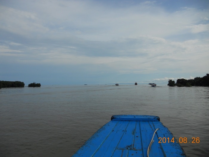 洞里萨湖水上村