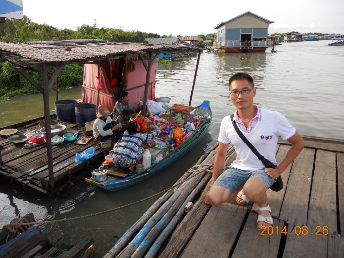 洞里萨湖水上村