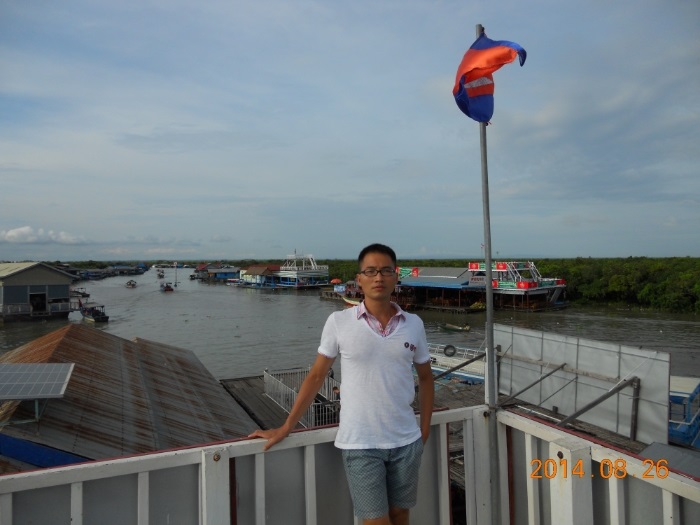 洞里萨湖水上村