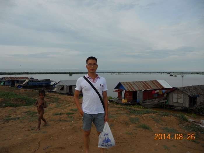 洞里萨湖水上村