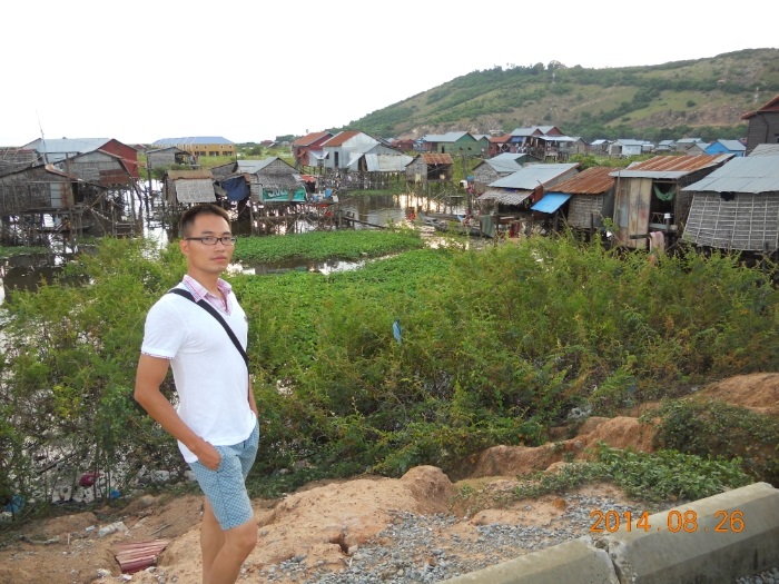 洞里萨湖水上村