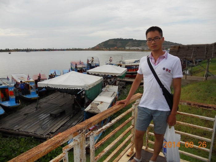 洞里萨湖水上村