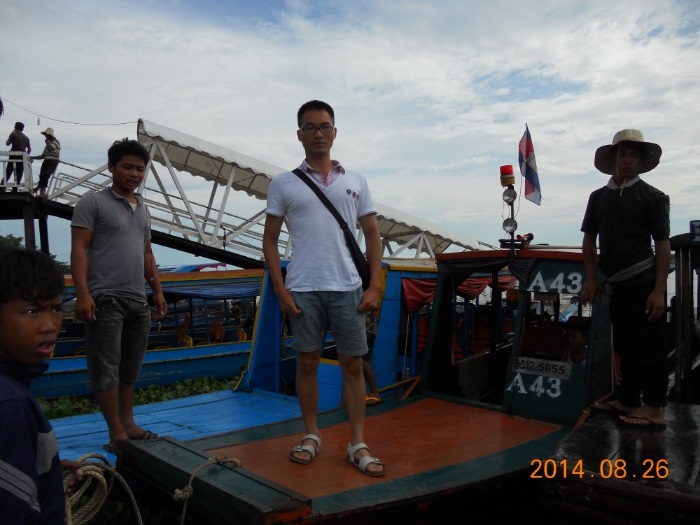 洞里萨湖水上村